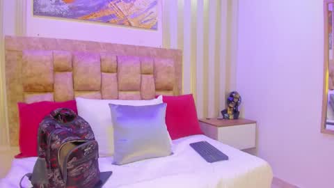 AVIS  online show from 10/19/25, 04:24