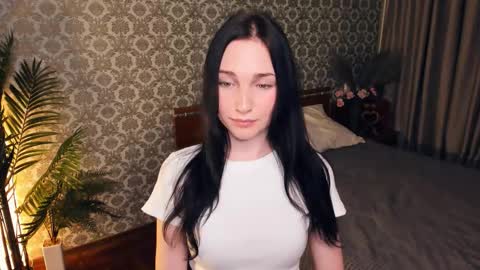 Snapshot of avisgalas chatting on 11/10/25, 09:14 Viole t online show from 11/10/25, 09:14