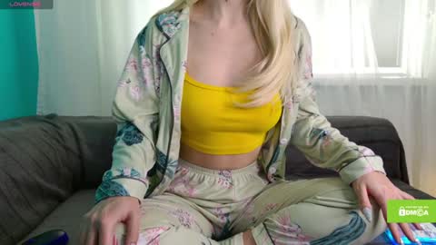 Snapshot of avr0ria chatting on 01/03/25, 08:43 avr0ria online show from 01/03/25, 08:43