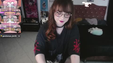 Snapshot of avril2809 chatting on 12/19/24, 12:34 Abril online show from 12/19/24, 12:34