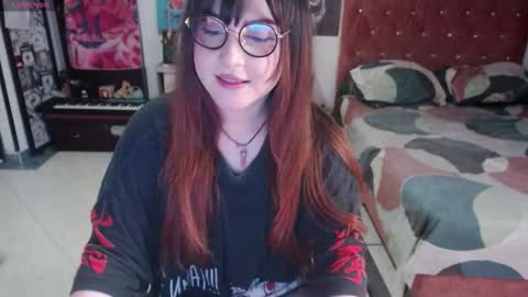 Snapshot of avril2809 chatting on 10/08/25, 01:58 Abril online show from 10/08/25, 01:58