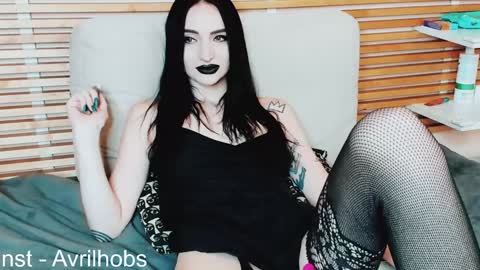 Avril online show from 02/06/25, 11:32