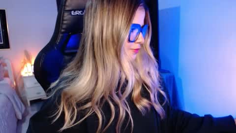 Avrill Morgan online show from 11/28/25, 01:47