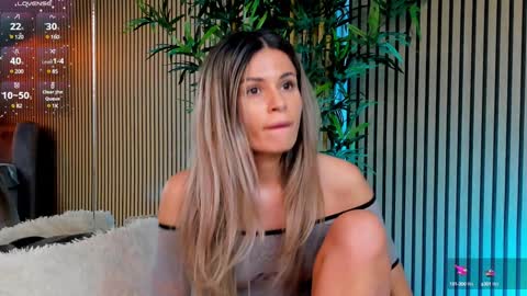 AVRILL CYRUX online show from 01/28/25, 02:53