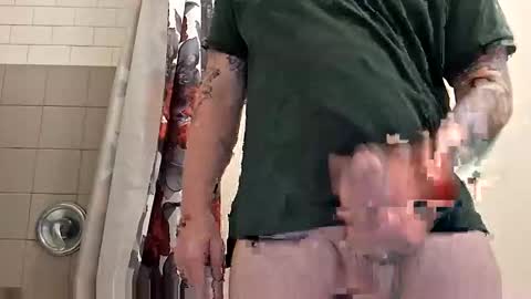 Snapshot of aweaver750 chatting on 11/03/25, 06:42 aweaver750 online show from 11/03/25, 06:42