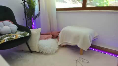 Snapshot of awesome_jolie chatting on 07/11/26, 09:45 Jolie online show from 07/11/26, 09:45