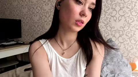 Snapshot of awneedcheer chatting on 05/20/26, 11:05 Bella online show from 05/20/26, 11:05
