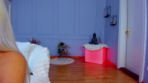 Ella online show from 04/19/26, 04:12