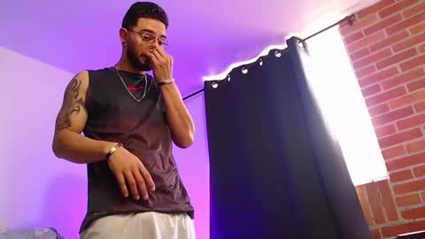 Independiente Model online show from 12/14/25, 12:21