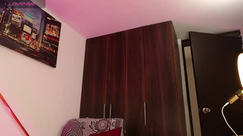 Independiente Model online show from 04/15/26, 01:18