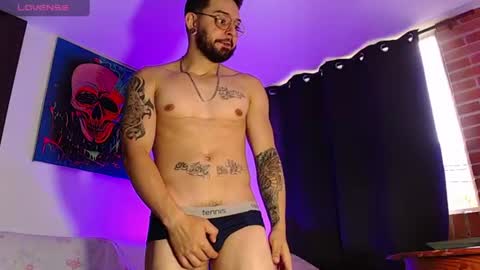 Snapshot of axel_7070 chatting on 07/15/26, 10:15 Independiente Model online show from 07/15/26, 10:15