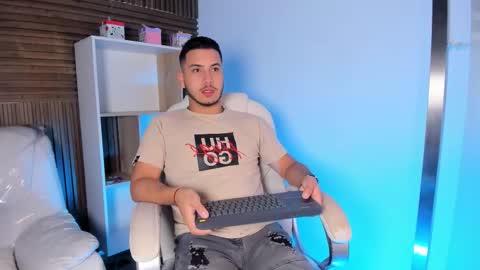 axel_grey_ online show from 09/19/25, 12:17