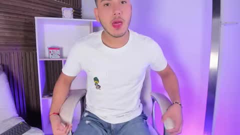 axel_grey_ online show from 10/21/25, 12:17