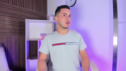 axel_grey_ online show from 10/25/25, 12:13