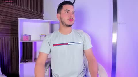axel_grey_ online show from 11/06/25, 12:17