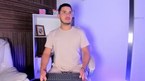 axel_grey_ online show from 11/25/25, 12:16