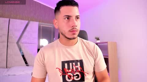 axel_grey_ online show from 01/12/26, 12:21