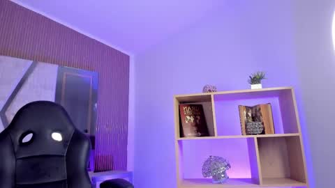 Snapshot of axel_grey_ chatting on 04/20/26, 12:30 axel_grey_ online show from 04/20/26, 12:30