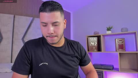 Snapshot of axel_grey_ chatting on 04/22/26, 12:39 axel_grey_ online show from 04/22/26, 12:39