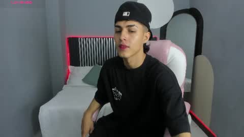 A X E L  online show from 06/16/26, 08:00