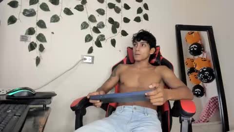 axel_rosse2 online show from 10/26/25, 08:04