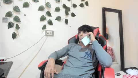 axel_rosse2 online show from 11/02/25, 09:39