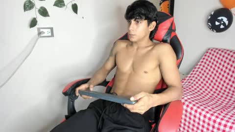 axel_rosse2 online show from 11/07/25, 10:10