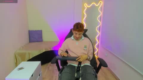 AXEL  online show from 10/19/25, 03:29