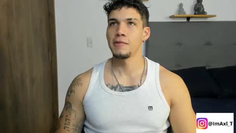 INDEPENDENT MODEL  online show from 11/17/25, 10:59