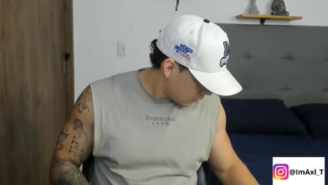 INDEPENDENT MODEL  online show from 11/20/25, 05:23