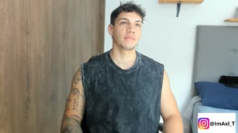 INDEPENDENT MODEL  online show from 11/25/25, 04:07