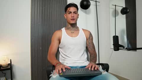 Snapshot of axel_villa chatting on 10/03/25, 08:28 Agustin online show from 10/03/25, 08:28