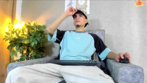 axel  online show from 10/06/25, 06:49