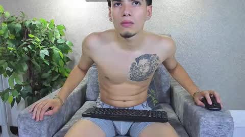 axel  online show from 11/14/25, 03:49