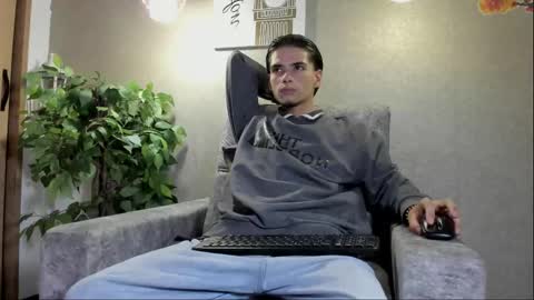 axel  online show from 12/03/25, 06:43