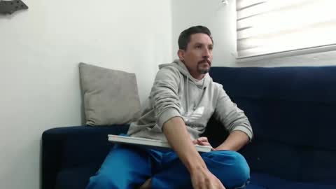 Snapshot of axell_rosee chatting on 02/14/26, 07:32 Axel Rose online show from 02/14/26, 07:32