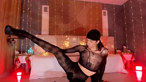 Snapshot of axellcollins chatting on 12/27/24, 06:57 im your little femboy ALEX online show from 12/27/24, 06:57