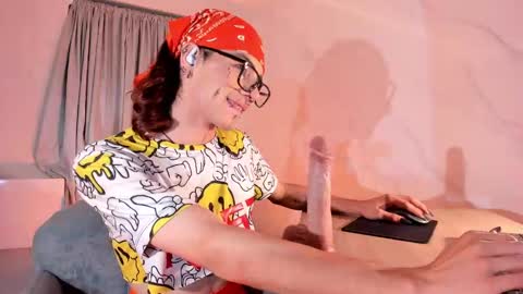 Snapshot of axellcollins chatting on 02/11/25, 03:08 im your little femboy ALEX online show from 02/11/25, 03:08