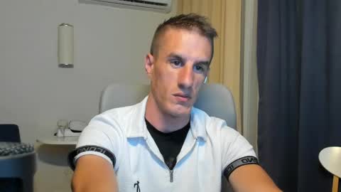 Snapshot of axl_fx chatting on 06/06/26, 10:25 Axl online show from 06/06/26, 10:25