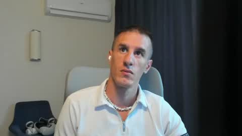 Snapshot of axl_fx chatting on 06/21/26, 02:14 Axl online show from 06/21/26, 02:14