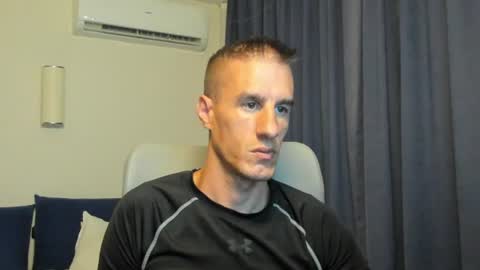 Snapshot of axl_fx chatting on 06/24/26, 01:04 Axl online show from 06/24/26, 01:04