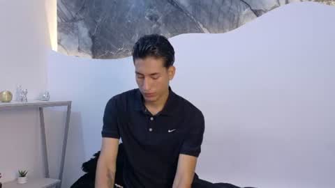 Snapshot of axsus_ chatting on 07/31/26, 08:41 x online show from 07/31/26, 08:41