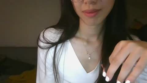 Snapshot of axuepetitt chatting on 05/04/26, 08:16 axue online show from 05/04/26, 08:16