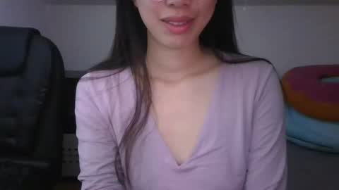 Snapshot of axuepetitt chatting on 05/14/26, 09:32 axue online show from 05/14/26, 09:32
