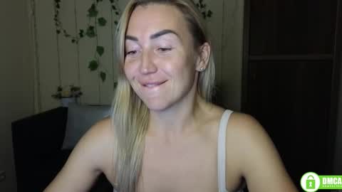Snapshot of ay_kiss_jully chatting on 10/12/25, 05:23 Jully online show from 10/12/25, 05:23