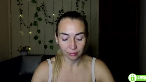 Snapshot of ay_kiss_jully chatting on 10/20/25, 05:35 Jully online show from 10/20/25, 05:35