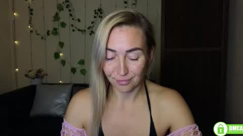 Snapshot of ay_kiss_jully chatting on 10/23/25, 06:39 Jully online show from 10/23/25, 06:39