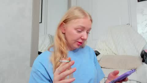 Snapshot of ayaye_ chatting on 06/07/26, 06:39 SundyRose online show from 06/07/26, 06:39