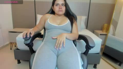 Alyda Jaramillo online show from 04/27/26, 04:16