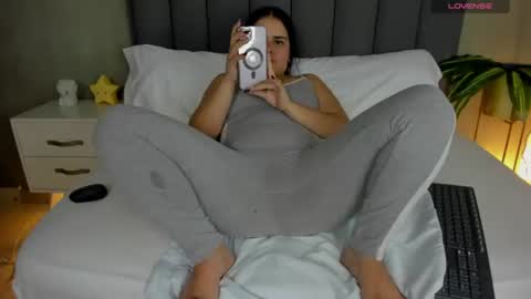 Alyda Jaramillo online show from 07/06/26, 06:43